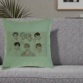 Perna Personalizata K-pop BTS Foto Grup Landscape Pastel, 40x40 cm, Verde, Husa Detasabila, Perna Inclusa, BEKZ®