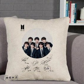 Perna Personalizata K-pop BTS Fotografie Grup Costum Negru si Autografe Cerc, 40x40 cm, Bej Canapea, Husa Detasabila, Perna Inclusa, BEKZ®