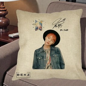 Perna Personalizata K-pop BTS Suga par Portocaliu Palarie Autograf, 40x40 cm, Crem, Husa Detasabila, Perna Inclusa, BEKZ®