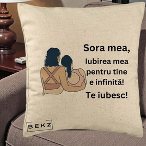 Cadou pentru Sora - Perna Personalizata Sora Mea Te Iubesc Doua Fete Fashioniste Line Art, 40x40 cm, Bej, Husa Detasabila, Perna Inclusa, BEKZ®