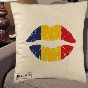 Perna Personalizata Buze Tricolor Romania, 40x40 cm, Bej, Husa Detasabila, Perna Inclusa, BEKZ®