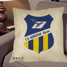 Perna Personalizata CS Aerostar Bacau Fotbal, 40x40 cm, Crem, Husa Detasabila, Perna Inclusa, BEKZ®