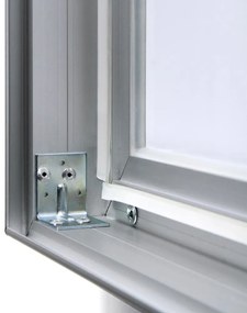 Vitrina de exterioare cu incuietoare pentru informatii 6 x A4 - spate din tabla, tip L, aluminiu