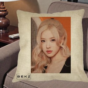 Perna Personalizata K-pop BLACKPINK cu Funda Rosie, 40x40 cm, Crem, Husa Detasabila, Perna Inclusa, BEKZ®