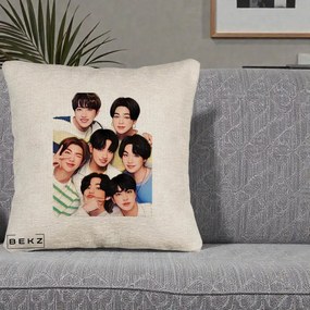 Perna Personalizata K-pop BTS Bangtan Boys Portret Grup Fanart, 40x40 cm, Bej Canapea, Husa Detasabila, Perna Inclusa, BEKZ®