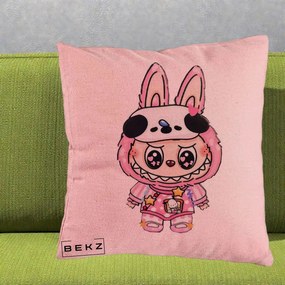 Perna Personalizata Labubu Panda-Bunny Roz, 40x40 cm, Roz, Husa Detasabila, Perna Inclusa, BEKZ®