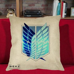 Perna Personalizata Attack on Titan Wings of Freedom, 40x40 cm, Crem, Husa Detasabila, Perna Inclusa, BEKZ®