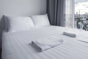 Lenjerie de pat Hotel Line, dubla, 210x230 cm, amestec bumbac, satin,  250 TC, alb, cu dungi 1 cm