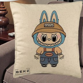Perna Personalizata Labubu Toanart Blugi, 40x40 cm, Bej, Husa Detasabila, Perna Inclusa, BEKZ®