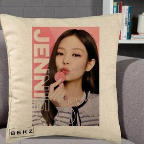 Perna Personalizata K-pop BLACKPINK Jennie cu Semnatura si Fond Roz, 40x40 cm, Bej, Husa Detasabila, Perna Inclusa, BEKZ®