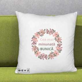Cadou pentru Bunica - Perna Personalizata Cea Mai Minunata Bunica Coronita Flori Roz, 40x40 cm, Alb Pufos, Husa Detasabila, Perna Inclusa, BEKZ®