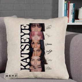 Perna Personalizata K-pop KATSEYE Semnaturi Membre Foto, 40x40 cm, Bej Canapea, Husa Detasabila, Perna Inclusa, BEKZ®