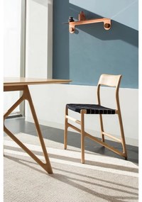 Scaun din lemn masiv de stejar Gazzda Fawn, negru