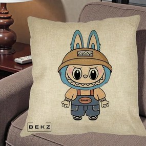 Perna Personalizata Labubu Toanart Blugi, 40x40 cm, Crem, Husa Detasabila, Perna Inclusa, BEKZ®