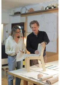 Scaun de copii bej/în culoare naturală ABC – Lorena Canals