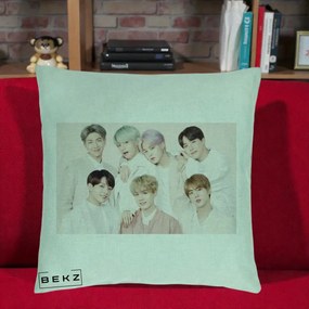Perna Personalizata K-pop BTS Foto Grup Landscape Pastel, 40x40 cm, Verde Menta, Husa Detasabila, Perna Inclusa, BEKZ®