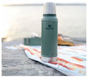 Termos verde din oțel inoxidabil 750 ml Legendary Classic Hammer Tone Green – Stanley