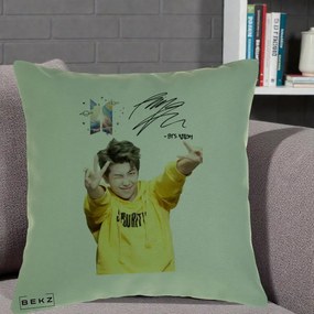 Perna Personalizata K-pop BTS RM Namjoon Hanorac Galben Autograf, 40x40 cm, Verde, Husa Detasabila, Perna Inclusa, BEKZ®