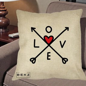 Perna Decorativa Love cu Sageti Incrucisate si Inima Rosie, 40x40 cm, Crem, Husa Detasabila, Perna Inclusa, BEKZ®