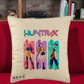 Perna Personalizata K-pop HUNTRX Trio cu Pisica in Benzi, 40x40 cm, Bej, Husa Detasabila, Perna Inclusa, BEKZ®