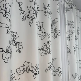 Set două Draperii (Opacitate 70%), Material tip Canvas (Model imprimat), Gata lucrate (Inele galerie), Culoare Alb + Negru, Dimensiuni draperie 160x260 cm (x2), Brand Originalio