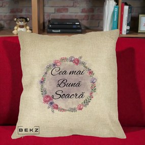 Cadou pentru Soacra - Perna Personalizata Cea mai Buna Soacra cu Coronita Flori Roz si Mov, 40x40 cm, Crem, Husa Detasabila, Perna Inclusa, BEKZ®