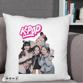 Perna Personalizata BLACKPINK K-Pop Grup Pozitii Amuzante, 40x40 cm, Alb Pufos, Husa Detasabila, Perna Inclusa, BEKZ®