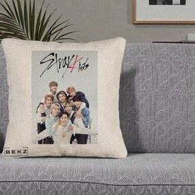Perna Personalizata K-pop Stray Kids cu Foto Grup Alb-Albastru, 40x40 cm, Bej Canapea, Husa Detasabila, Perna Inclusa, BEKZ®