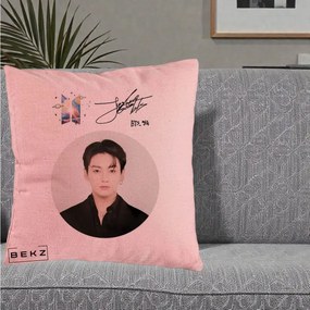Perna Personalizata K-pop BTS Jungkook Portret cu Autograf, 40x40 cm, Roz, Husa Detasabila, Perna Inclusa, BEKZ®