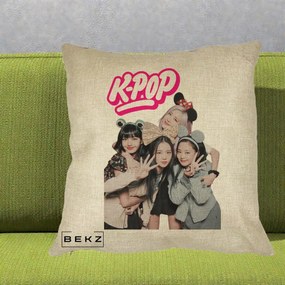 Perna Personalizata BLACKPINK K-Pop Grup Pozitii Amuzante, 40x40 cm, Crem, Husa Detasabila, Perna Inclusa, BEKZ®