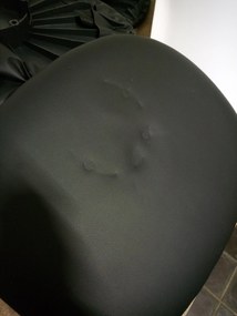 OFERTA Scaun alb-negru BALI MARK cu picioare negre II. calitate