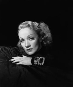 Fotografie 17Th December 1943: German-Born Actress Marlene Dietrich  Wearing A Jewel-Encrusted Bracelet.