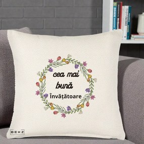 Cadou pentru Invatatoare - Perna Personalizata Cea mai Buna Invatatore cu Coronita Florala Colorata, 40x40 cm, Crem Reliefat, Husa Detasabila, Perna Inclusa, BEKZ®
