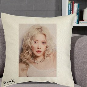 Perna Personalizata K-pop BLACKPINK Rose, 40x40 cm, Ecru, Husa Detasabila, Perna Inclusa, BEKZ®