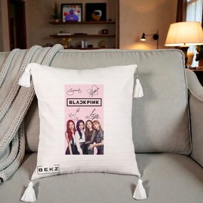 Perna Personalizata K-pop BLACKPINK Semnaturi si Foto, 40x40 cm, Bej cu Franjuri, Husa Detasabila, Perna Inclusa, BEKZ®
