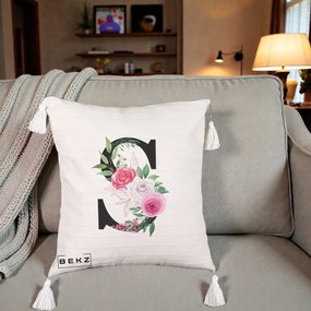 Cadou Personalizat - Perna Personalizata Monograma Florala Litera S, 40x40 cm, Bej cu Franjuri, Husa Detasabila, Perna Inclusa, BEKZ®