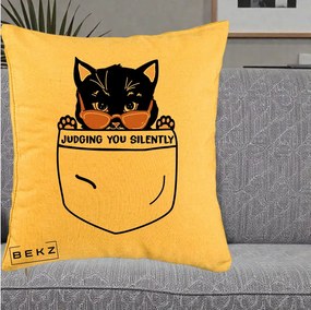 Perna Decorativa Judging You Silently Pisica Buzunar, 40x40 cm, Galben, Husa Detasabila, Perna Inclusa, BEKZ®