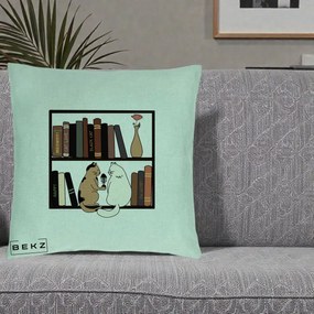 Perna Personalizata Pisici si Carti pe Raft, 40x40 cm, Verde Menta, Husa Detasabila, Perna Inclusa, BEKZ®