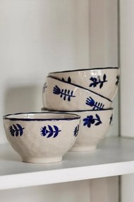 Set 4 boluri din ceramică artizanală natur cu motive florale albastre pictate manual și margine albastră, 11×6 cm, "Eimy"