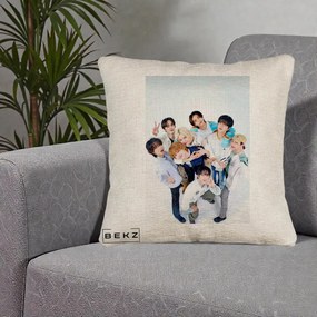 Perna Personalizata K-pop Stray Kids Foto Grup Bleu, 40x40 cm, Bej Canapea, Husa Detasabila, Perna Inclusa, BEKZ®