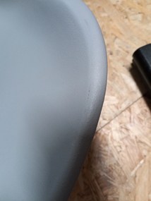 OFERTA Scaun gri deschis BALI MARK cu picioare negre II. calitate