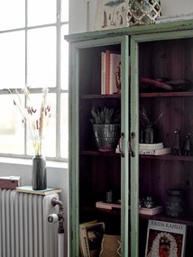 Vitrină de perete vintage shabby chic din lemn, verde, cu 2 uși vitrate, 3 rafturi și mânere curbate, 122 x 81 x 22 cm, „Hazem”