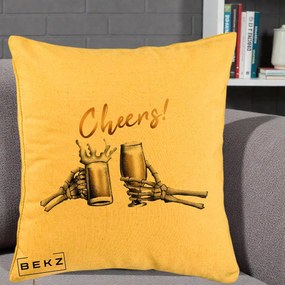 Perna Decorativa Halloween Cheers Schelete cu Bere, 40x40 cm, Galben, Husa Detasabila, Perna Inclusa, BEKZ®