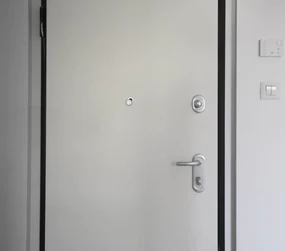Usa metalica de intrare in apartament antiefractie - Dierre SPARTA 8 + Contratoc ST, Usa Alb + Toc Alb, 1.5 mm