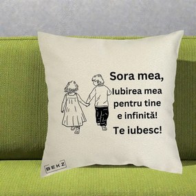 Cadou pentru Sora - Perna Personalizata Sora Mea Te Iubesc Copii Tinand Maini din Spate, 40x40 cm, Ecru, Husa Detasabila, Perna Inclusa, BEKZ®