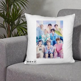 Perna Personalizata K-Pop Grup Foto Pasteluri cu 8 Artisti, 40x40 cm, Alb Pufos, Husa Detasabila, Perna Inclusa, BEKZ®