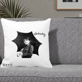 Perna Personalizata Wednesday Addams cu Umbrela Foto, 40x40 cm, Alba Mata, Husa Detasabila, Perna Inclusa, BEKZ®