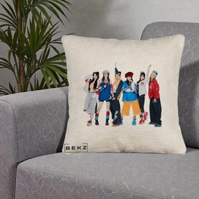 Perna Personalizata Grup K-pop Fete in Picioare Foto, 40x40 cm, Bej Canapea, Husa Detasabila, Perna Inclusa, BEKZ®