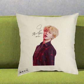 Perna Personalizata K-pop BTS Jimin Portret Artistic par Blond Autograf, 40x40 cm, Ecru, Husa Detasabila, Perna Inclusa, BEKZ®