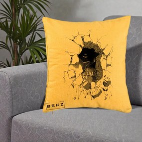 Perna Personalizata Attack on Titan Titan Crapand Zidul, 40x40 cm, Galben, Husa Detasabila, Perna Inclusa, BEKZ®
